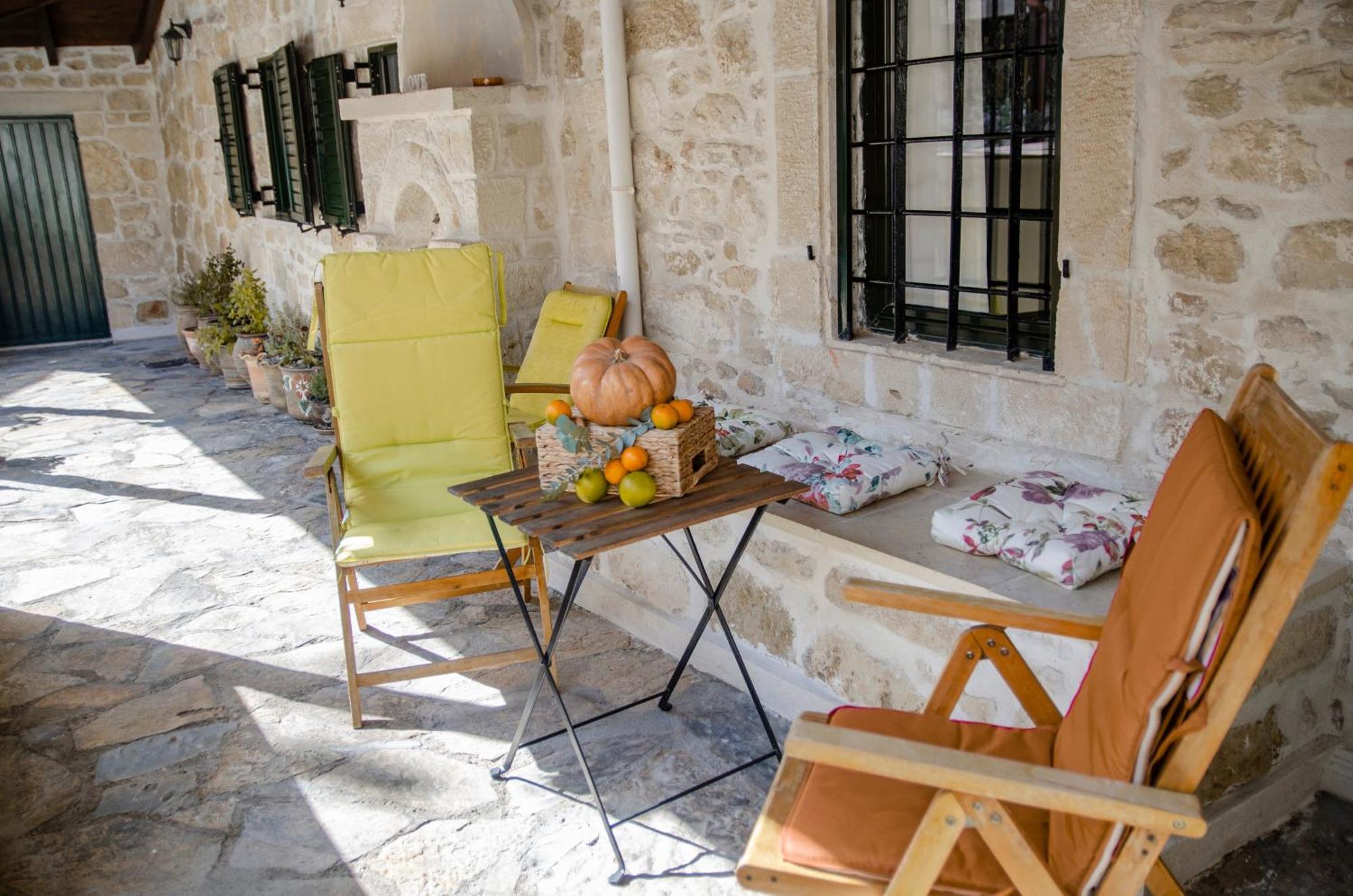 Pyrgou With Shared Swimming Pool * Heraklion (Crete)