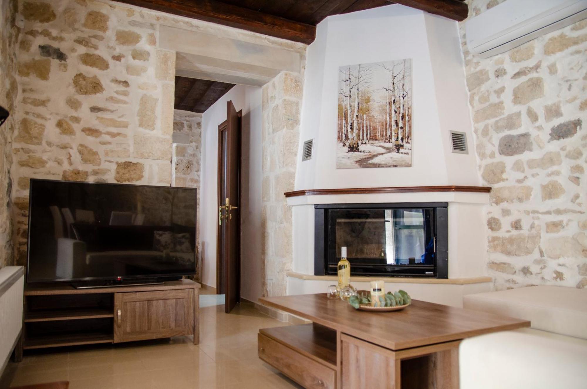 Pyrgou With Shared Swimming Pool *