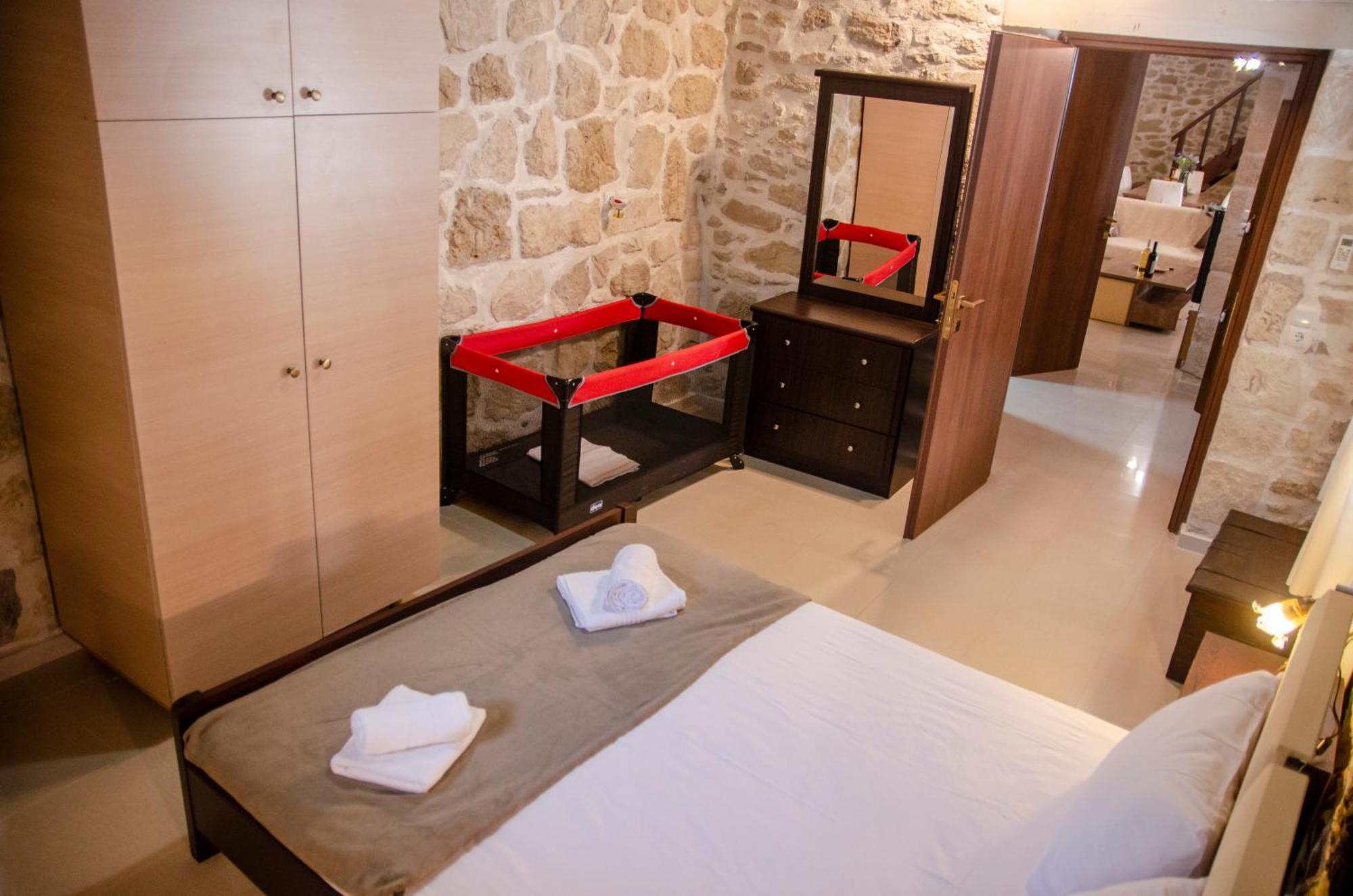 Pyrgou With Shared Swimming Pool Holiday home *
