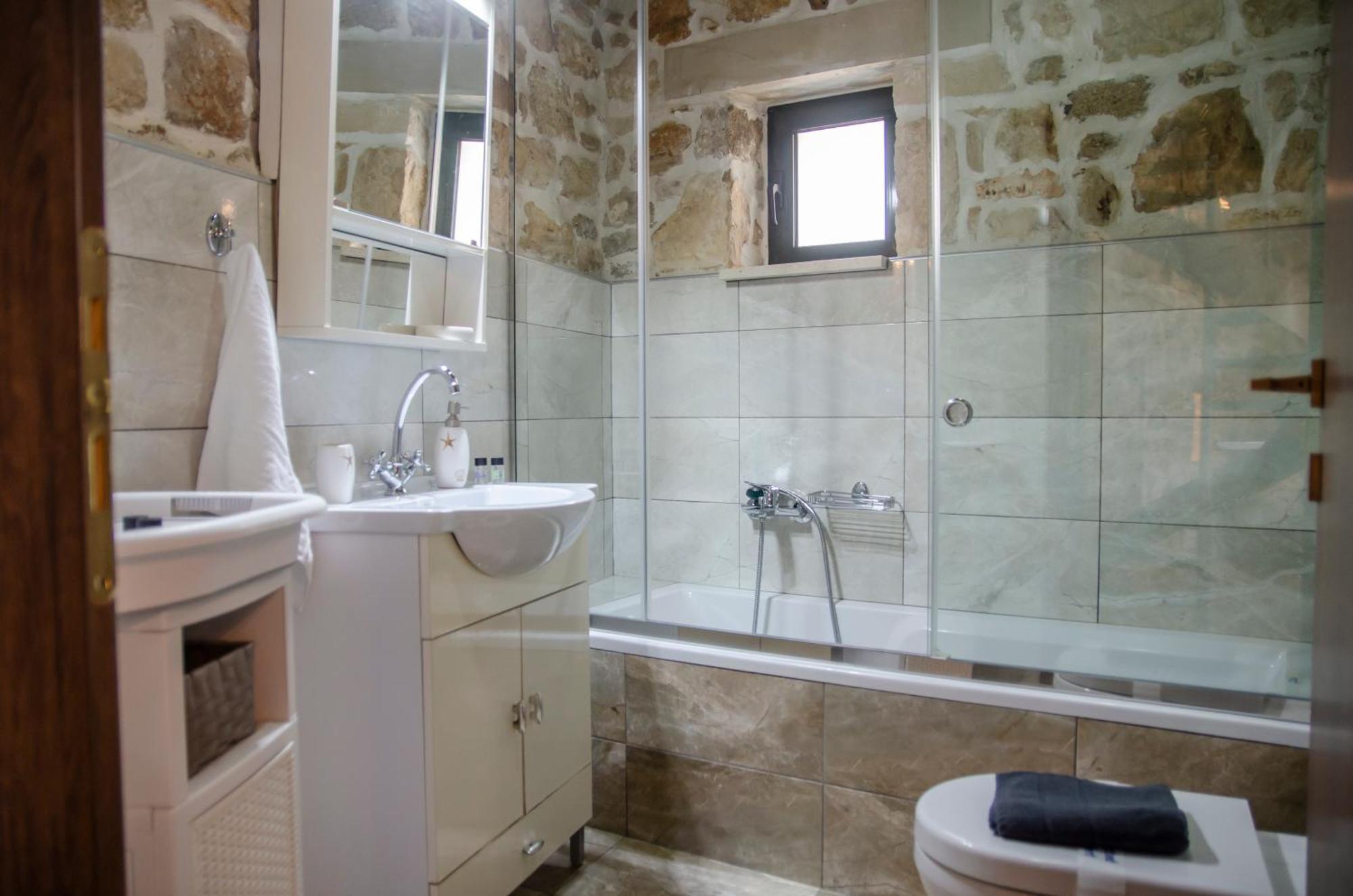 Pyrgou With Shared Swimming Pool * Heraklion (Crete)