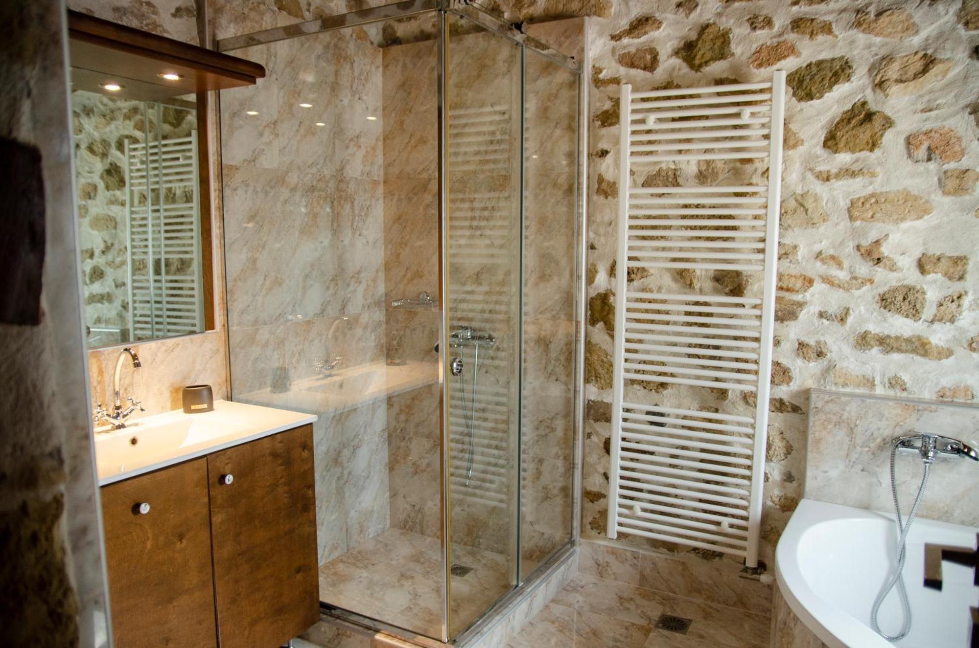 Pyrgou With Shared Swimming Pool Holiday home *