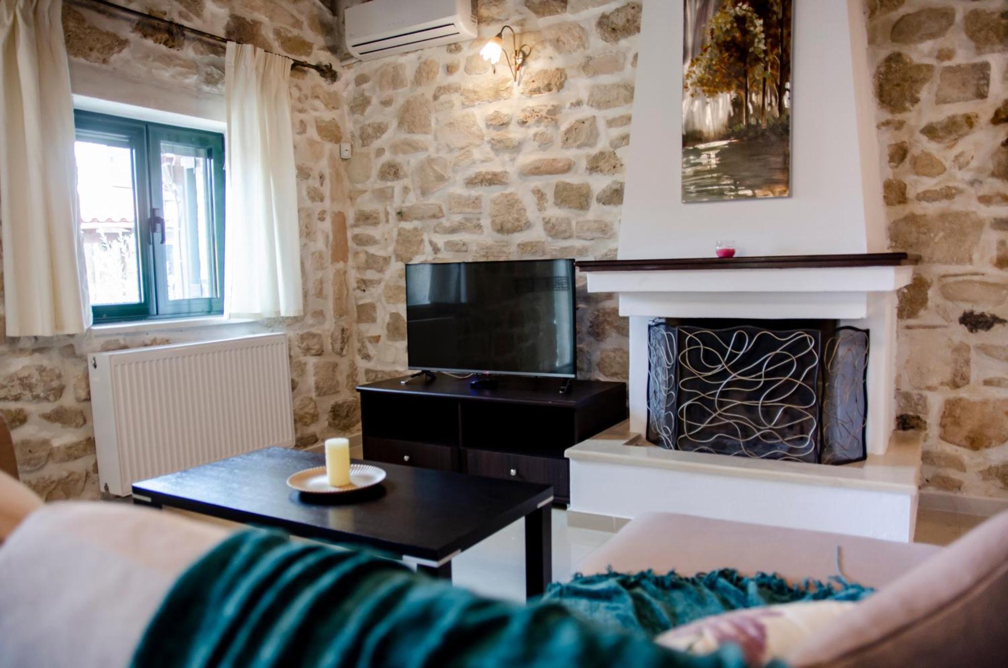 Pyrgou With Shared Swimming Pool Holiday home Heraklion (Crete)