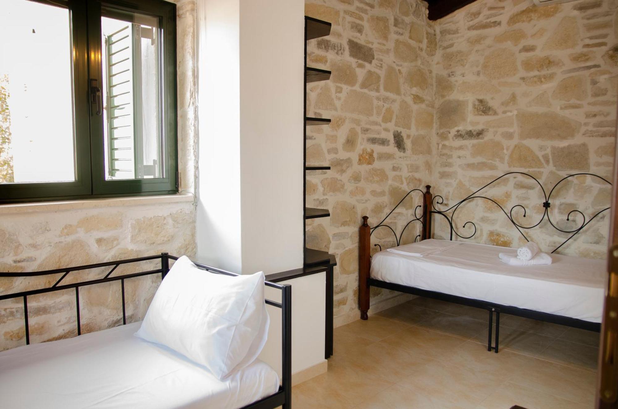 Pyrgou With Shared Swimming Pool * Heraklion (Crete)
