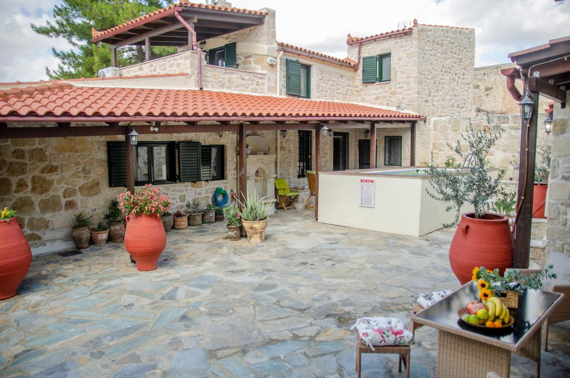 Pyrgou With Shared Swimming Pool Holiday home *